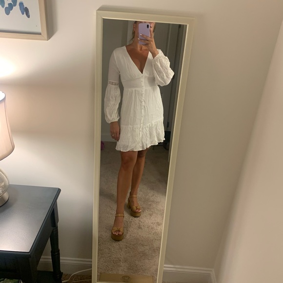 Francesca’s long sleeve white dress with lace detailing - Picture 2 of 4